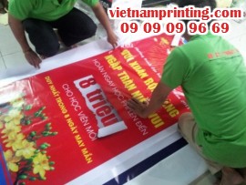 In băng rôn giá rẻ, khuyến mãi mừng Tết Dương Lịch từ bạt hiflex